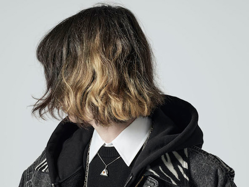 جدد شبابك مع كبسولة Celine  الحصرية على موقع MR PORTER